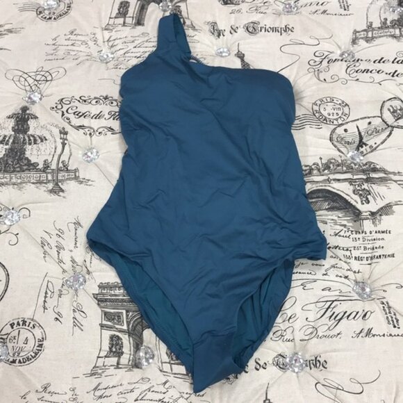 Red Carter One-Shoulder One-Piece Swimsuit - Picture 3 of 5